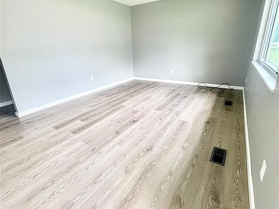 4th image of 805 Juniper Dr