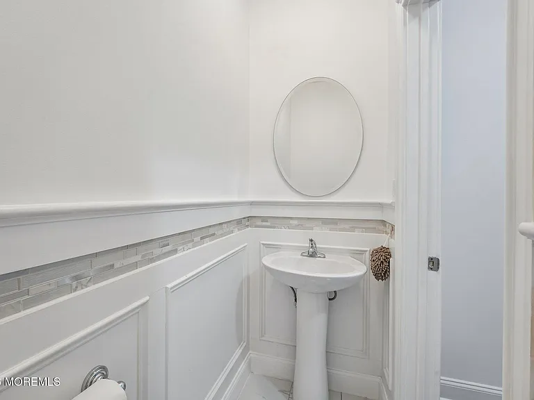 16 Emily Ct — Photo 27