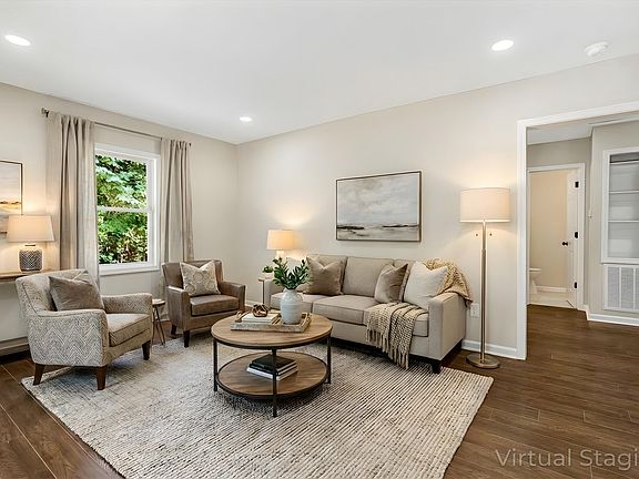 4th image of 215 Williams Ct