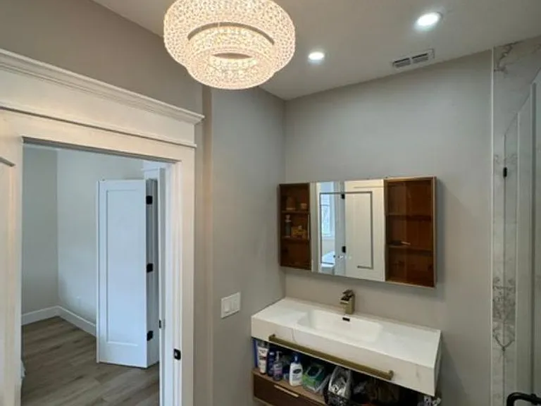 537 Campus St — Photo 17