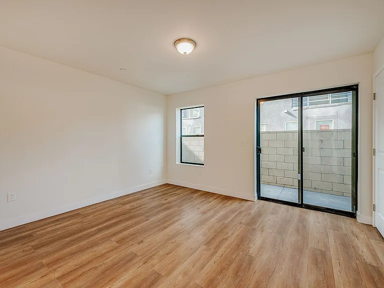 11508 Emelita St — Photo 8