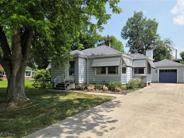 119 Forest Hill Dr, Amherst, OH 44001