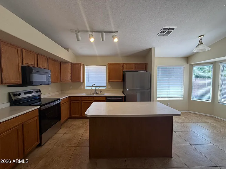 1289 W Maria Ln — Photo 6
