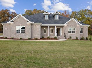 21 Hancock Branch Dr, Fayetteville, TN 37334