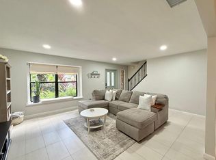 1088 Raintree Dr, Palm Beach Gardens, FL 33410