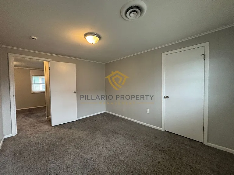 2422 Coyner Ave — Photo 8