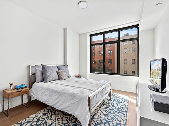3rd image of 245 W 14th St #4A
