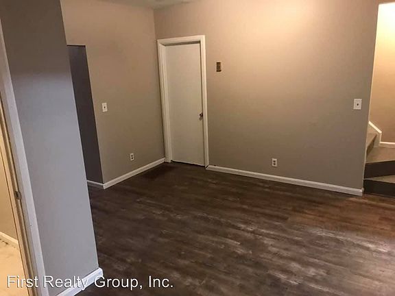 4th image of 212 Robert Pl