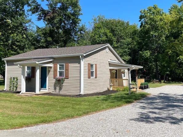 2592 Bethel Maple Rd, Bethel, OH 45106