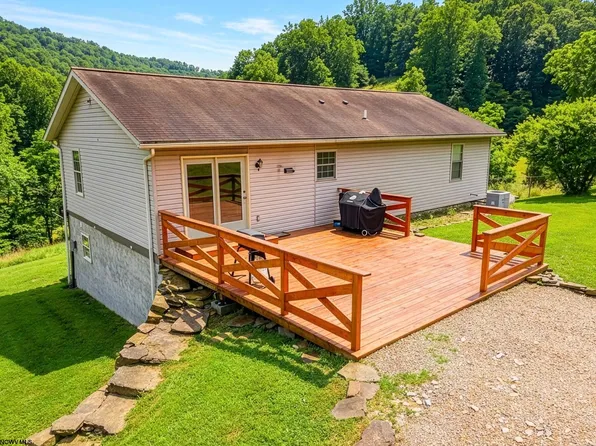 102 Indian Camp Run Rd, Fairview, WV 26570