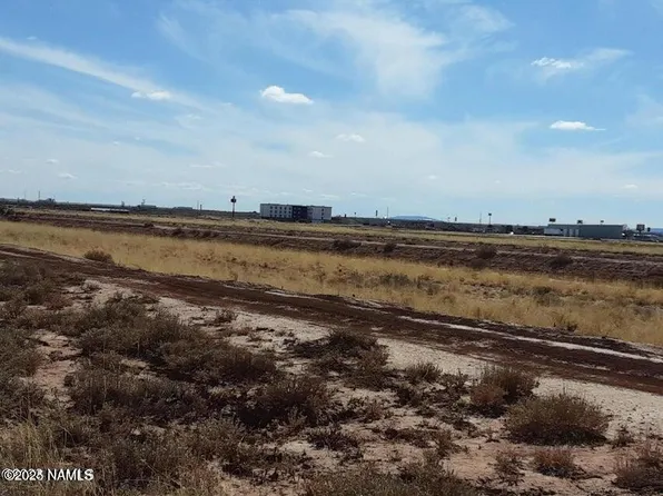 2 Santa Fe Dr, Winslow, AZ 86047