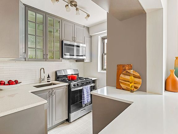 5th image of 340 E 74th St APT 9C