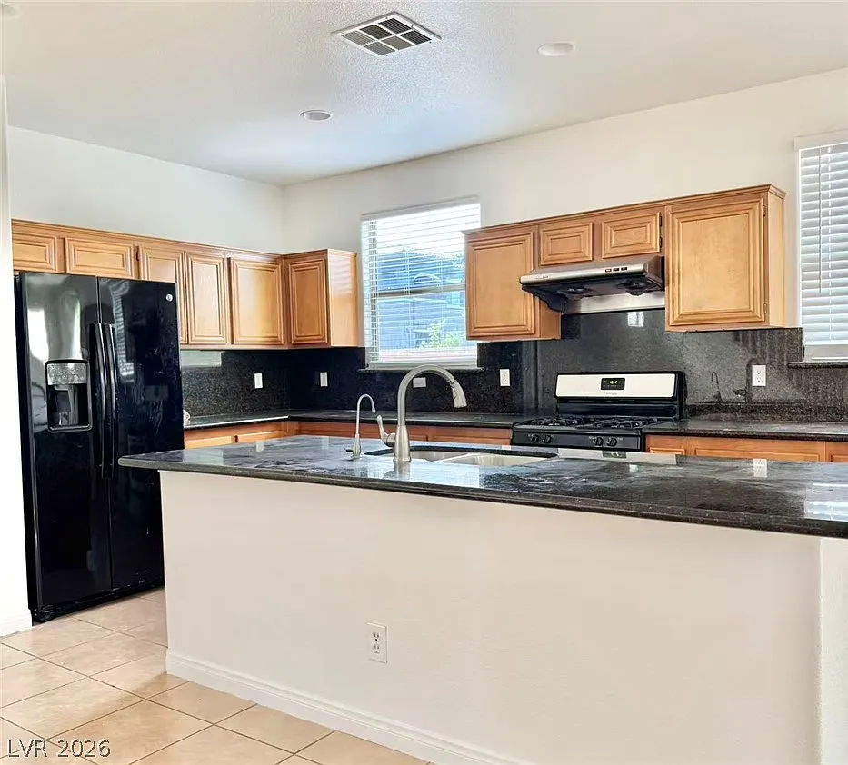 4 bed, 2.5 bath, 2533 sqft, $2,500 — Photo 3