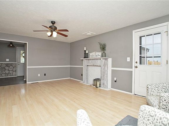 5th image of 927 Lancaster Dr