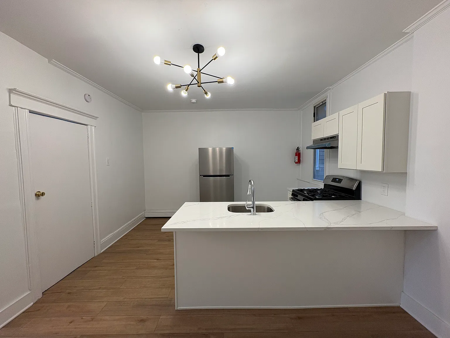 1 bed, 950 sqft, $1,850 — Photo 3