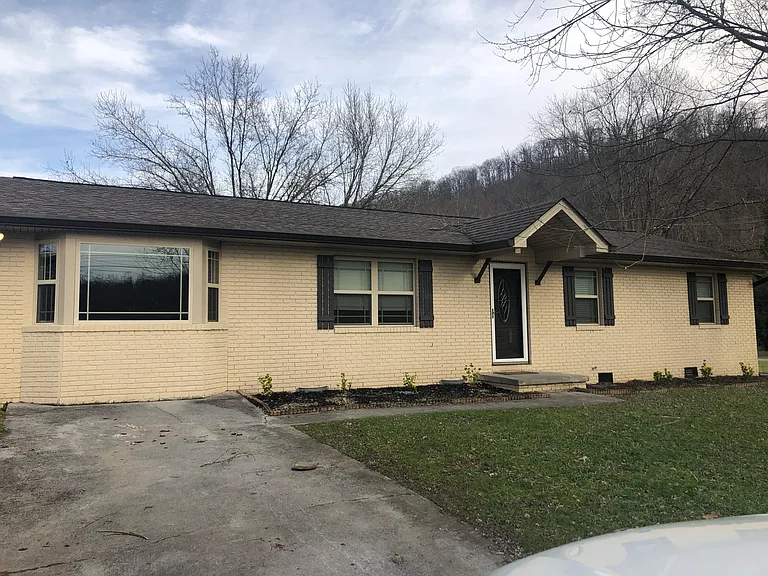 6908 Maize Dr — Photo 2