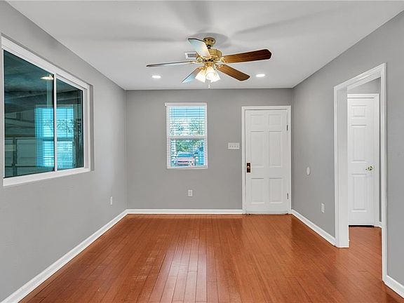 4th image of 112 Evans St