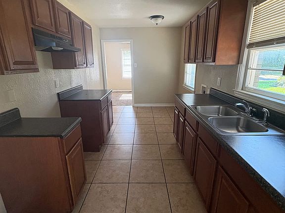 3rd image of 4901 Hodge Rd