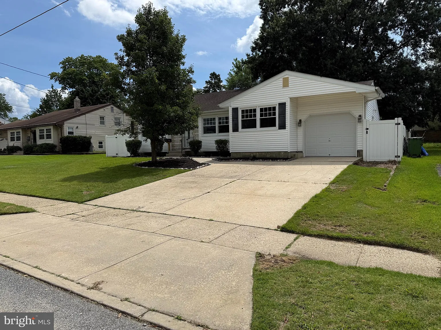4 bed, 2038 sqft, $2,800 — Photo 4