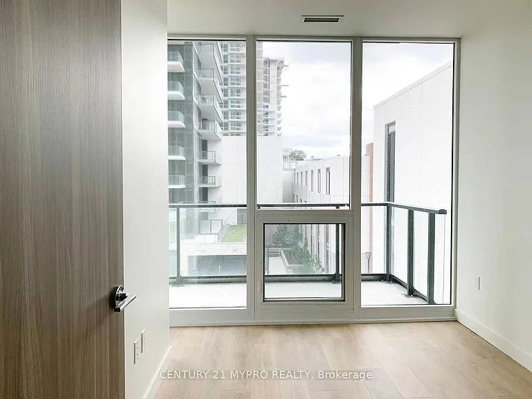 95 McMahon Dr #506 — Photo 12