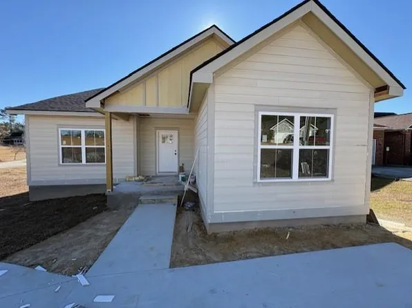 100 White Blossom Trl, Thomasville, GA 31757