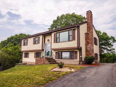21 Honeysuckle Rd, Gloucester, MA, 01930