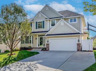 9020 Telford Cir, Johnston, IA 50131