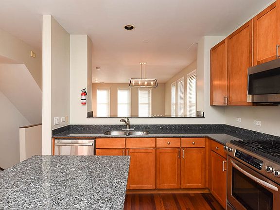 3rd image of 1000 N Crosby St #Dht