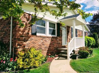 868 Jordan Creek Dr, Saint Clair, MI