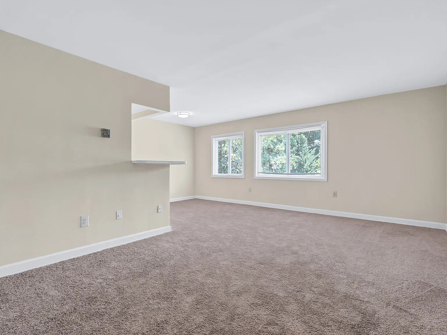 Manchester Manor — Photo 4