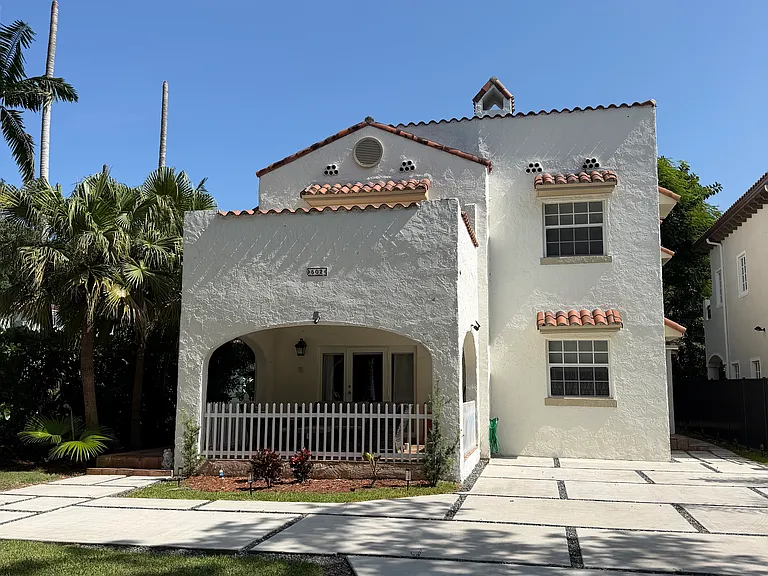 502 Madeira Ave #A — Photo 1