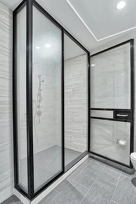 Rented by Extell Marketing Group LLC | media 19