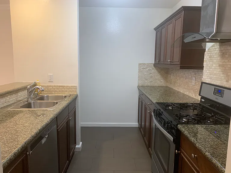 3220 Altura Ave #213 — Photo 18