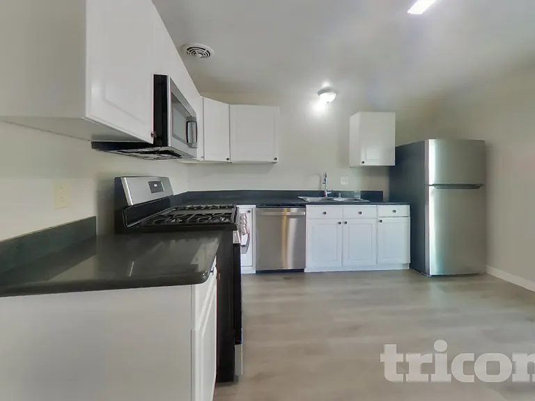 240 Benjamin Ave — Photo 5
