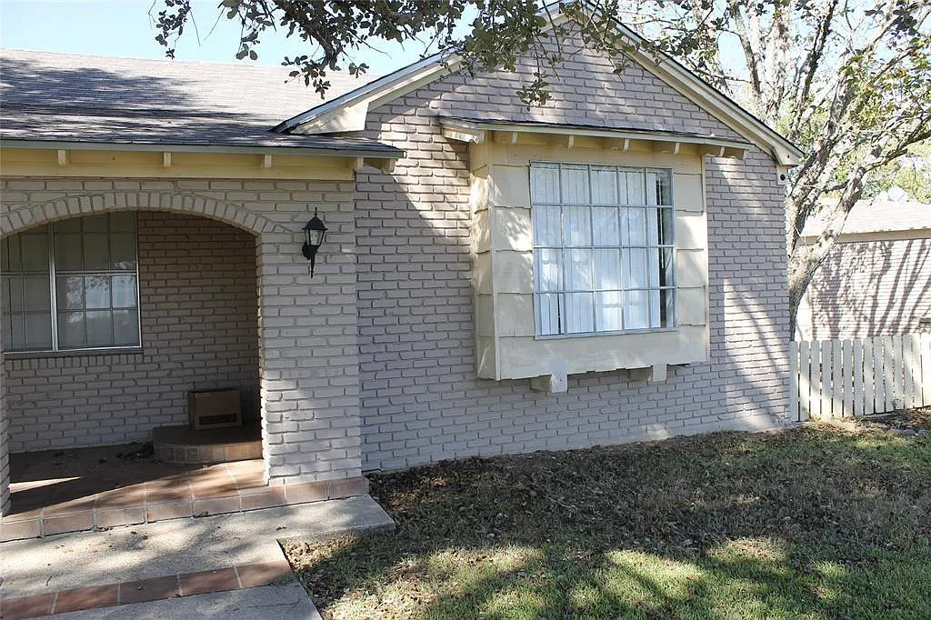 3 bed, 2.5 bath, 2924 sqft, $3,000 — Photo 2