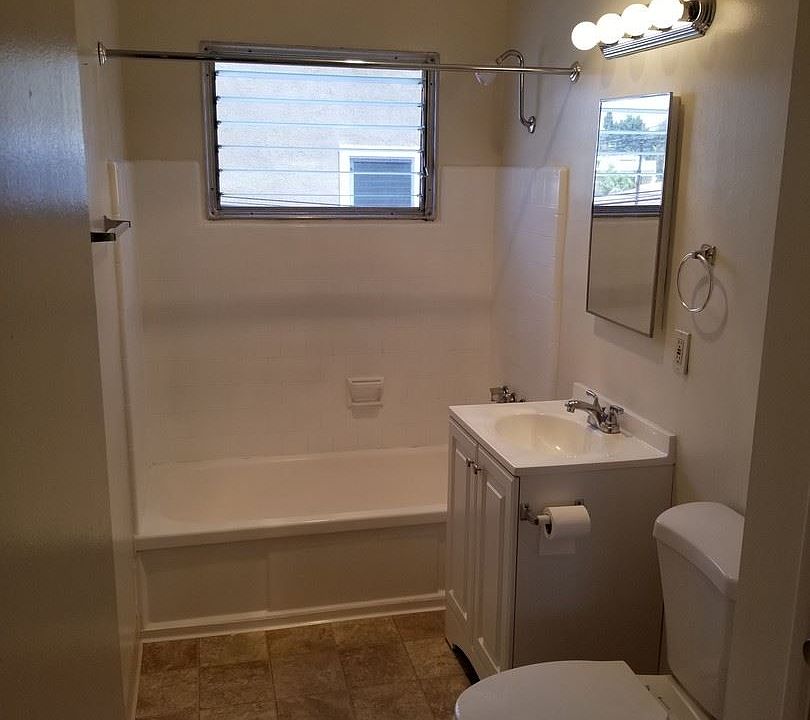 2nd image of 4459 Noyes St APT 06
