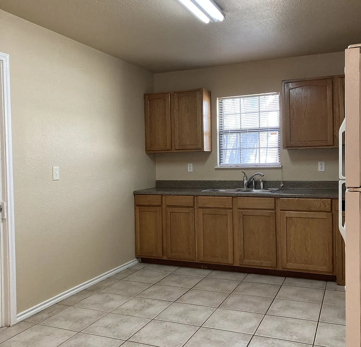 2 bed, 1.0 bath, 1126 sqft, $1,130 — Photo 4