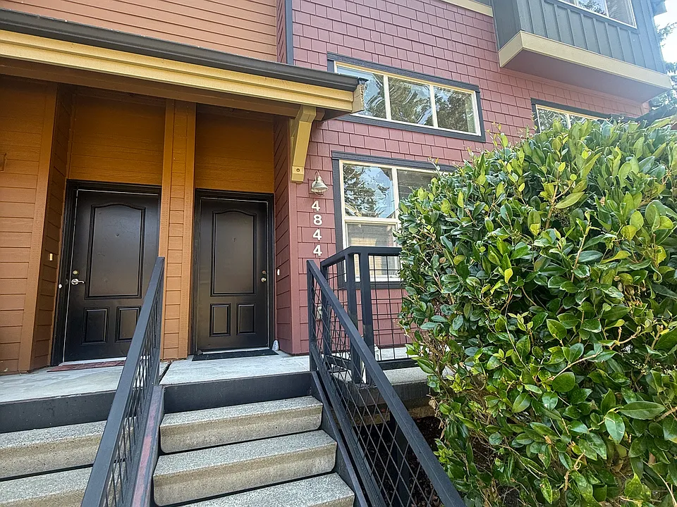 4844 Ellis Way