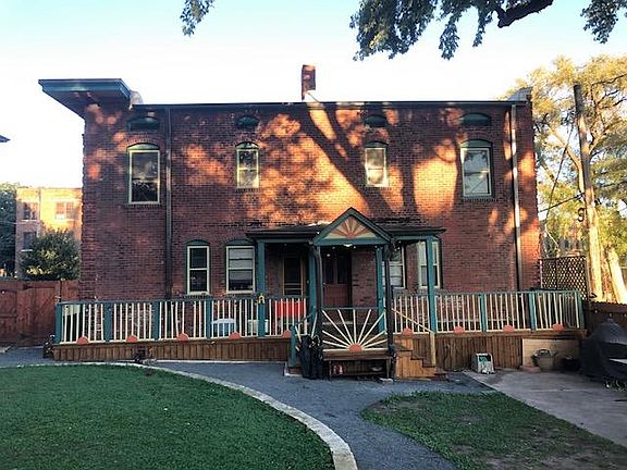 2nd image of 612 16th St APT 1