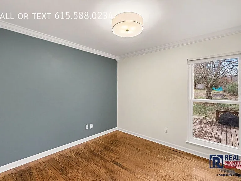 7184 Chester Rd — Photo 13