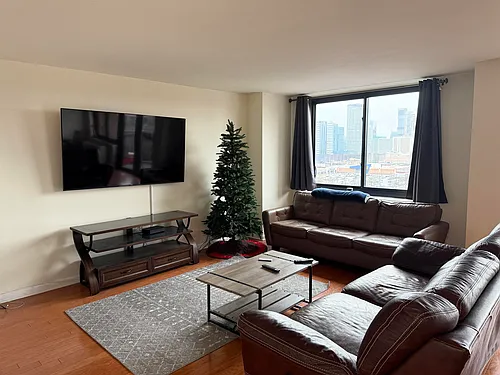 700 Grove St #11H Photo 1
