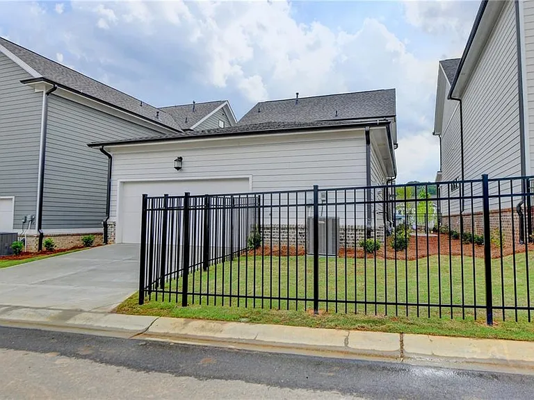 4536 Molder Dr — Photo 71