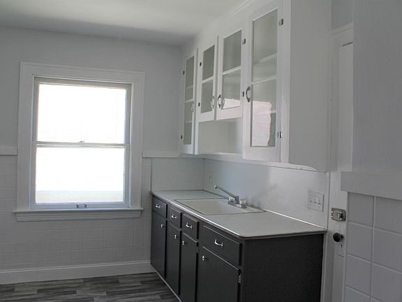 2nd image of 2-14410 Jenne Ave #2