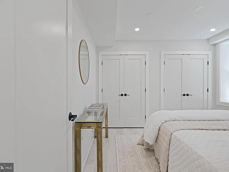 1318 Kenyon St NW — Photo 3