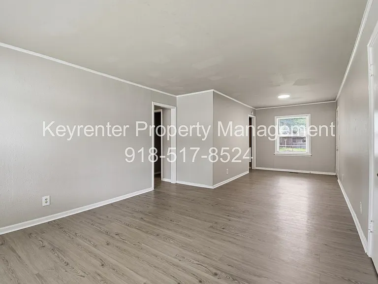 1514 E 49th St — Photo 8