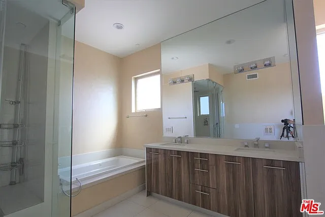 819 S Holt Ave #PENTHOUSE — Photo 17