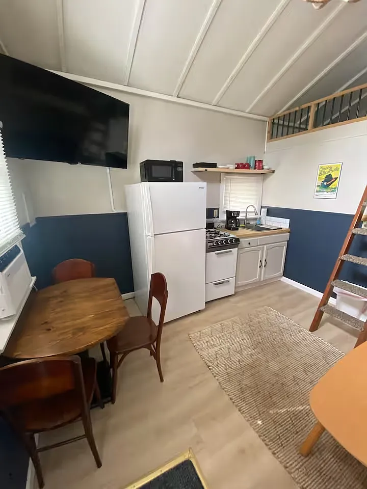 1 bed, 300 sqft, $1,300 — Photo 2