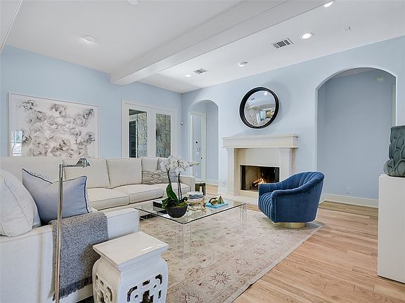 5th image of 1901 Hill Oaks Ct