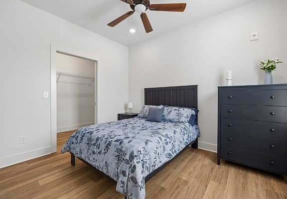 4th image of 3000 Edwin Way #104