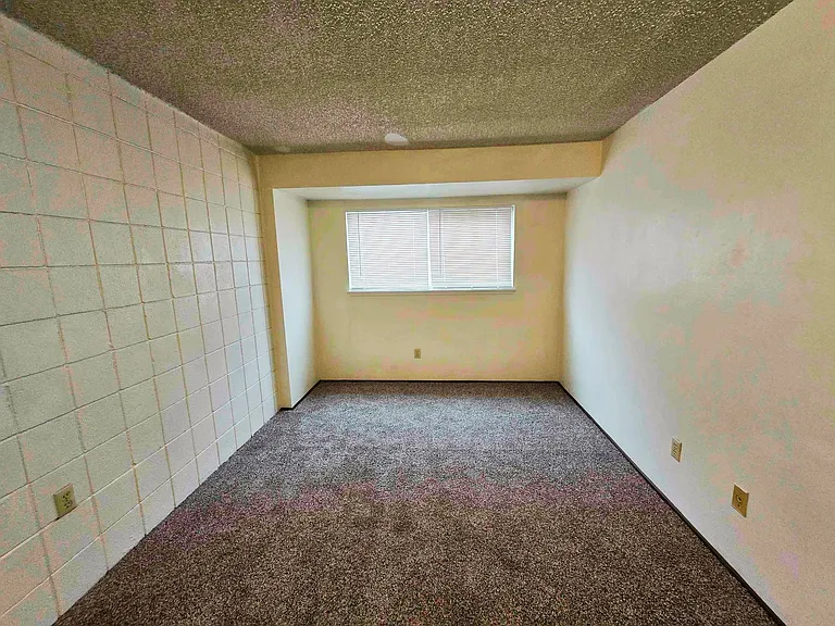 2125-2145 NW Highland Dr — Photo 12